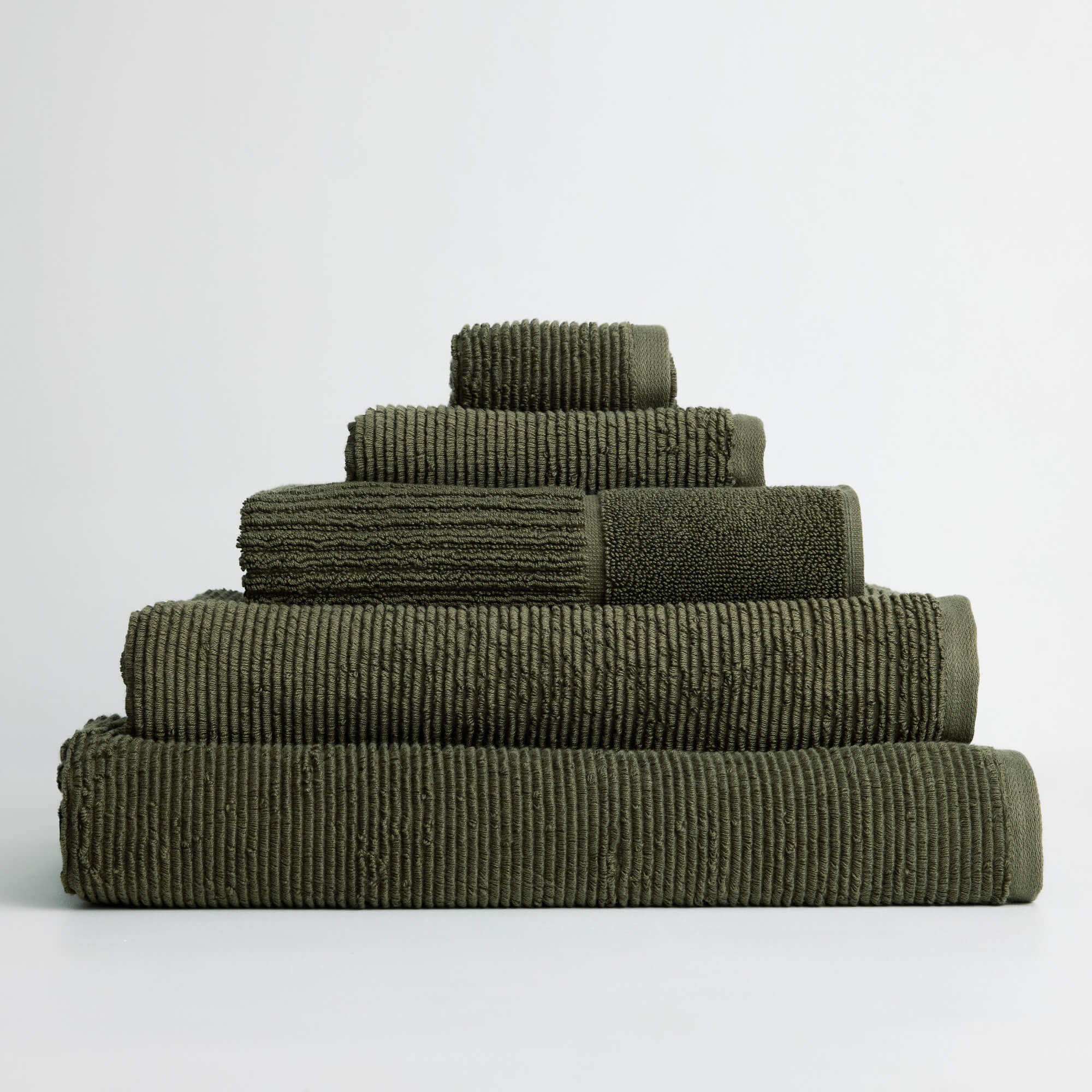 Royal Doulton Eden ribbed towel set stacked in Olive