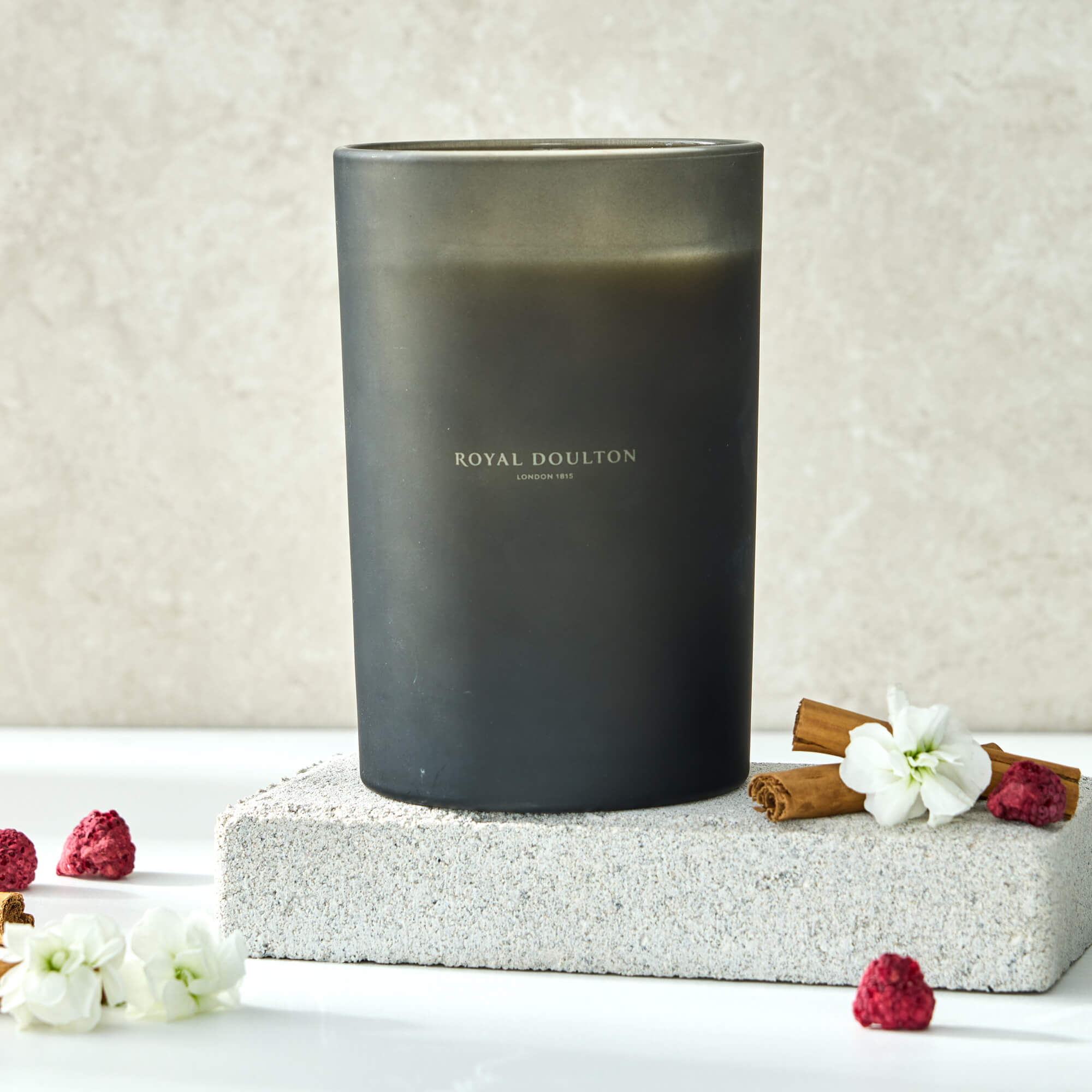 Royal Doulton Nocturne Candle 1000ml in Cardamom & Clove